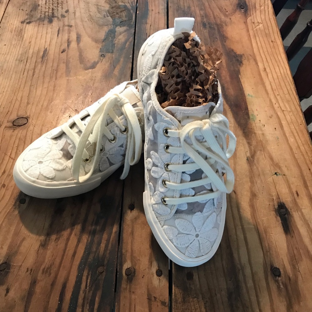 Tennis Shoes